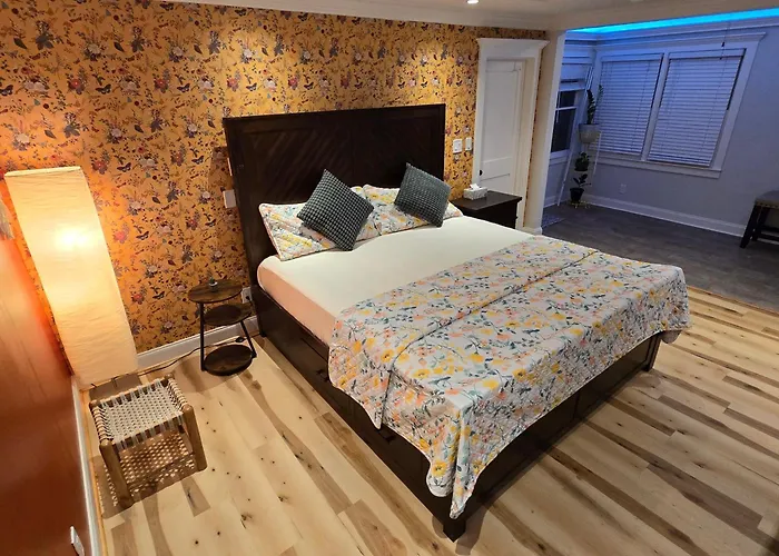 Master Suite In Smyrna